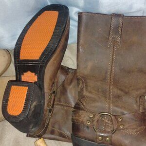 Harley Davidson boots size I think they are a size 8 female brand new